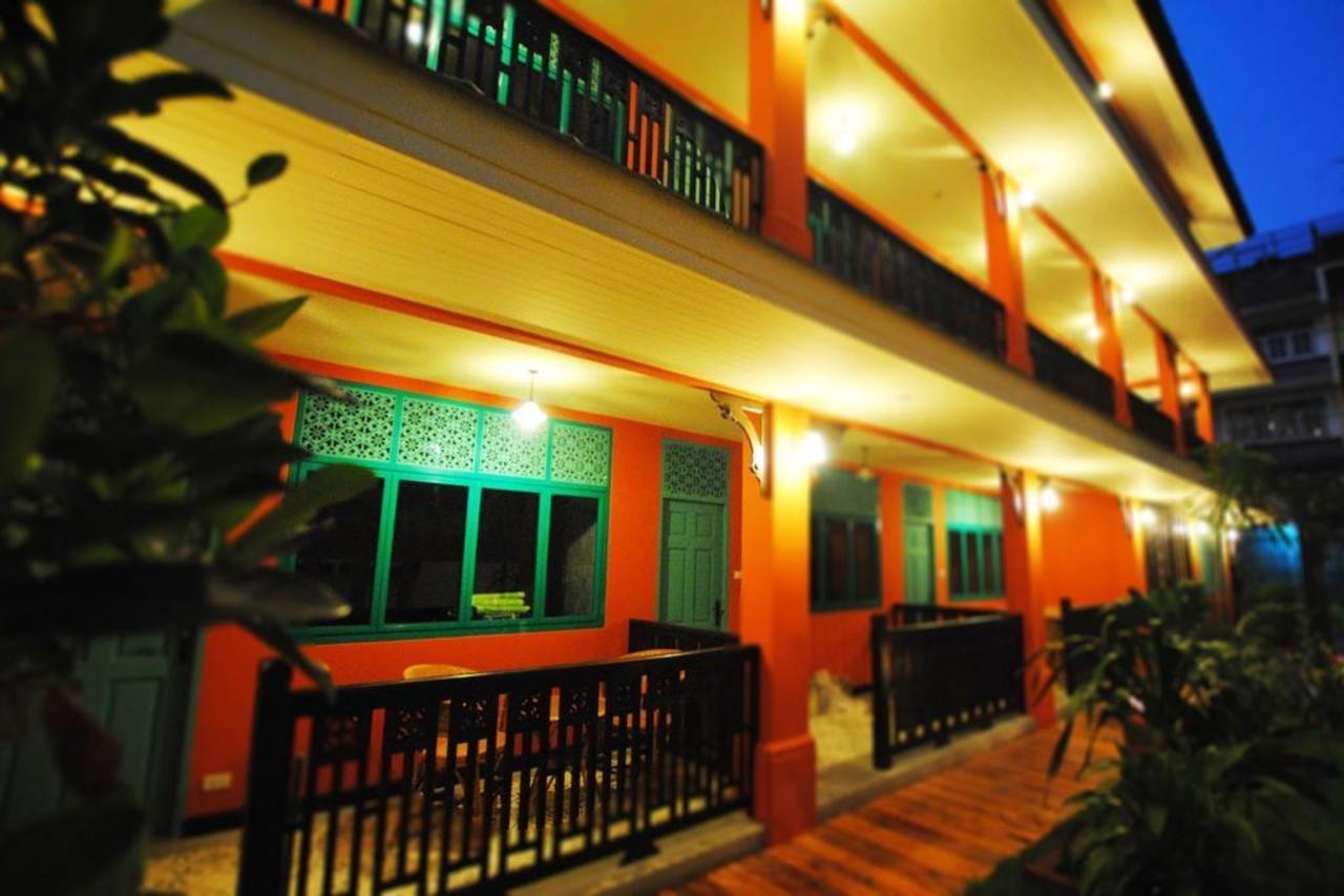 Focal Local Bed & Breakfast Bangkok Exterior foto
