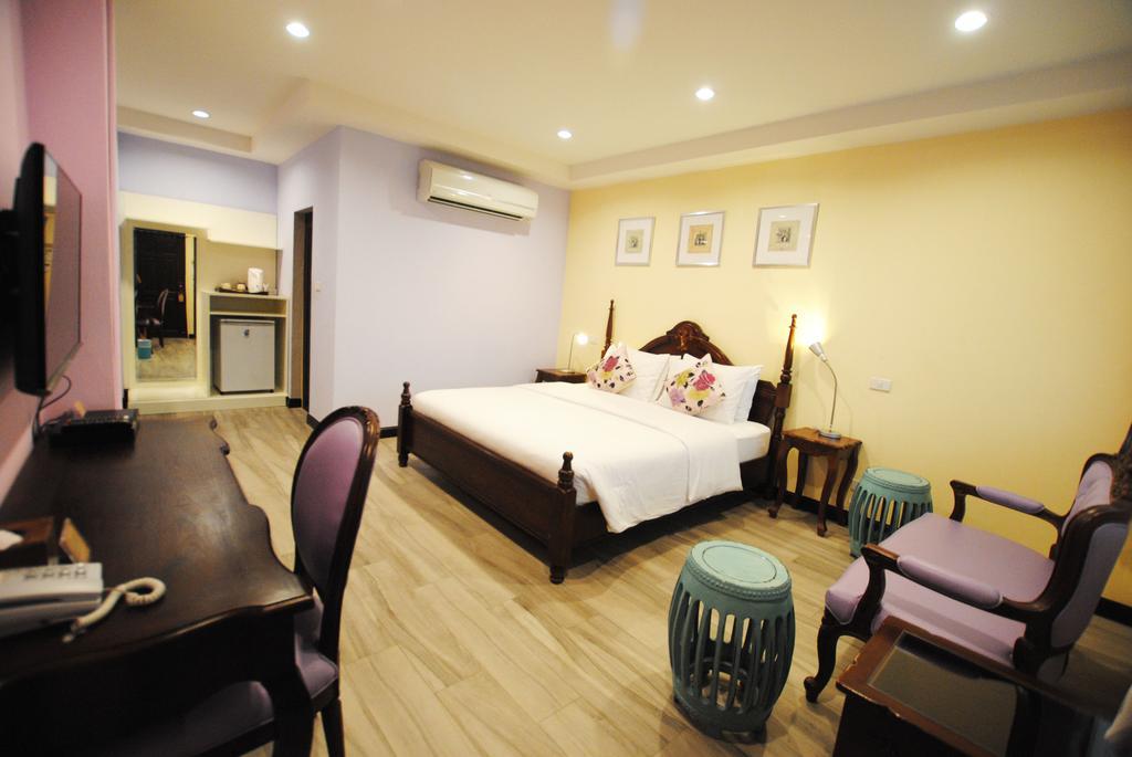 Focal Local Bed & Breakfast Bangkok Exterior foto