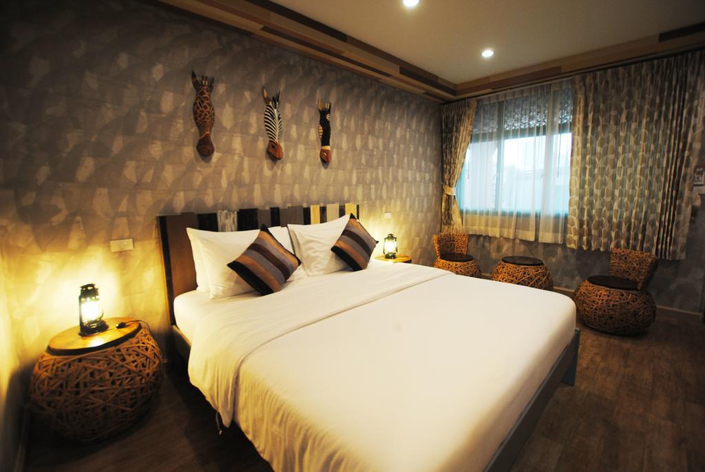 Focal Local Bed & Breakfast Bangkok Exterior foto