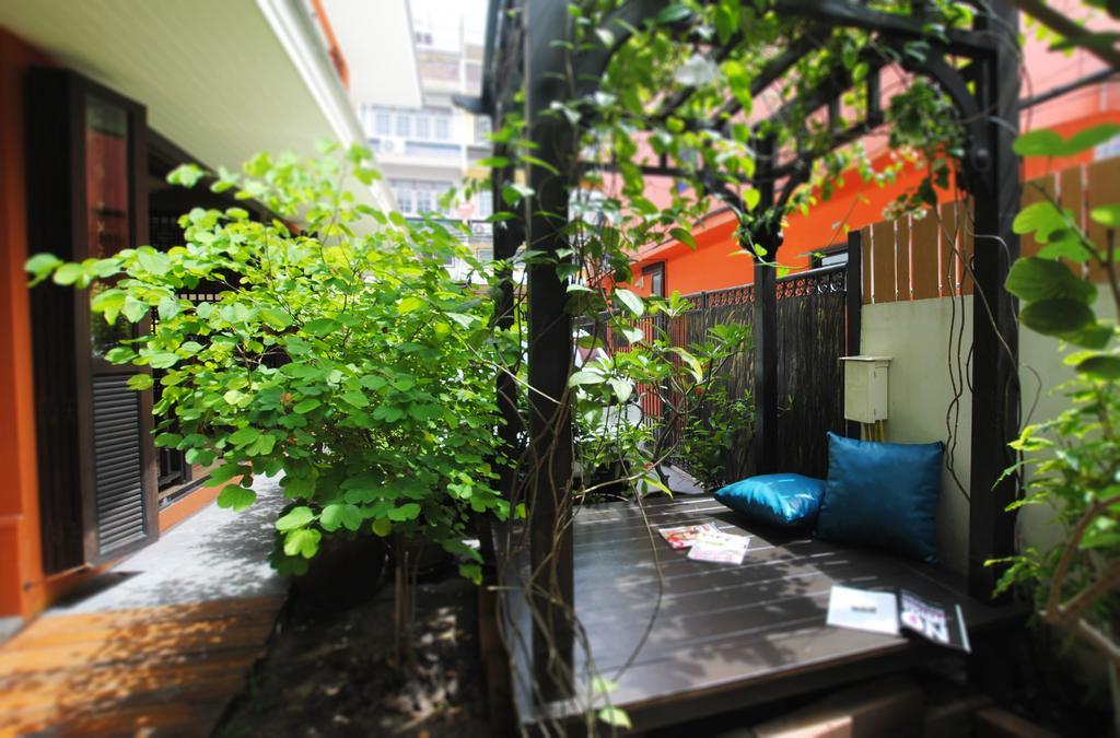 Focal Local Bed & Breakfast Bangkok Exterior foto